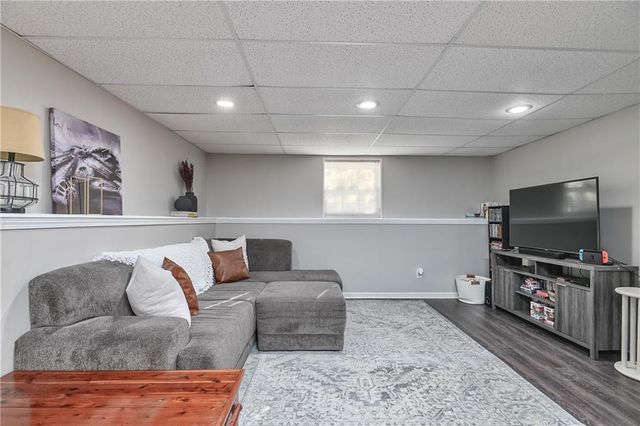 8006 S Church Road, Pleasant Valley, MO 64068