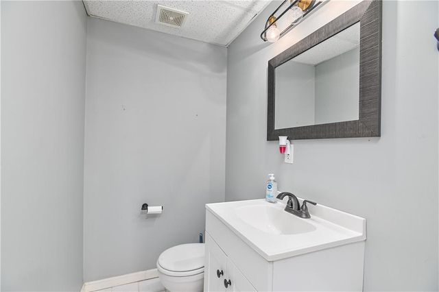 8006 S Church Road, Pleasant Valley, MO 64068