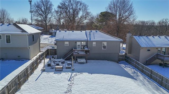 8006 S Church Road, Pleasant Valley, MO 64068