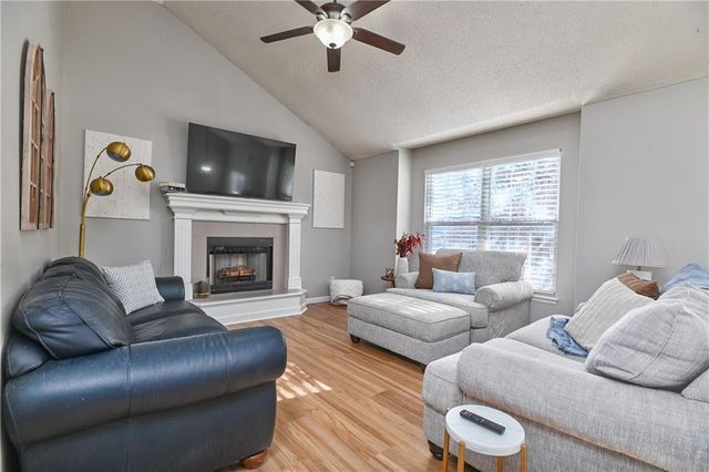 8006 S Church Road, Pleasant Valley, MO 64068