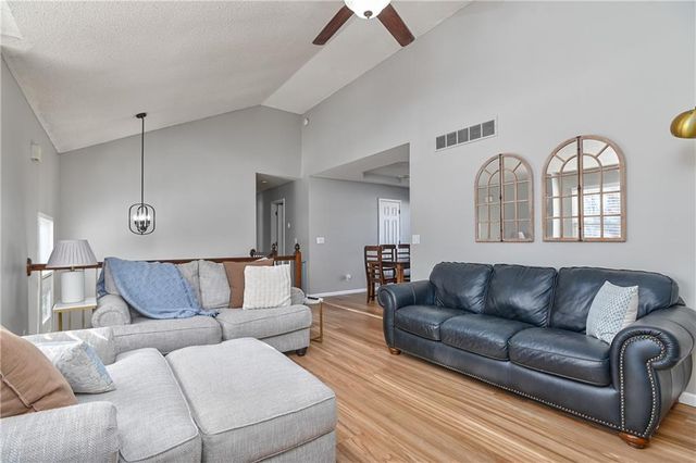 8006 S Church Road, Pleasant Valley, MO 64068