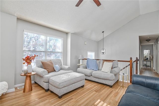 8006 S Church Road, Pleasant Valley, MO 64068