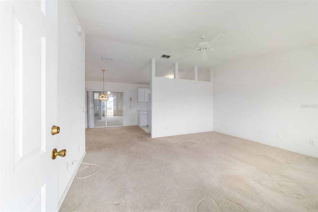 Image 3 of property listing at 10029 SW 62ND CIRCLE, Ocala, FL 34476