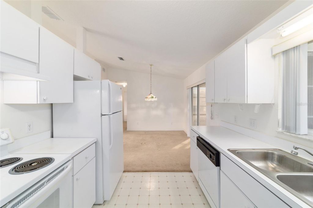 Image 8 of property listing at 10029 SW 62ND CIRCLE, Ocala, FL 34476