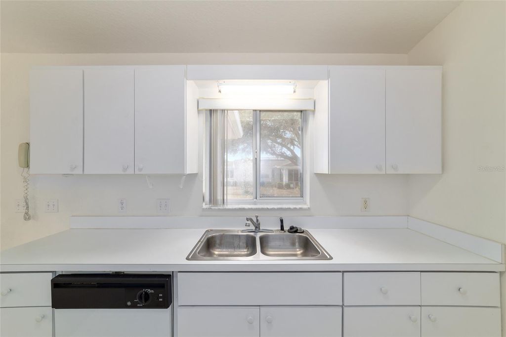 Image 10 of property listing at 10029 SW 62ND CIRCLE, Ocala, FL 34476