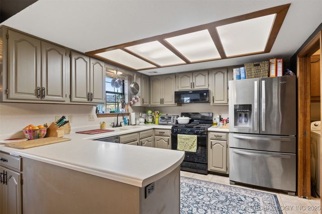 9706 N 112th Avenue E, Owasso, OK 74055