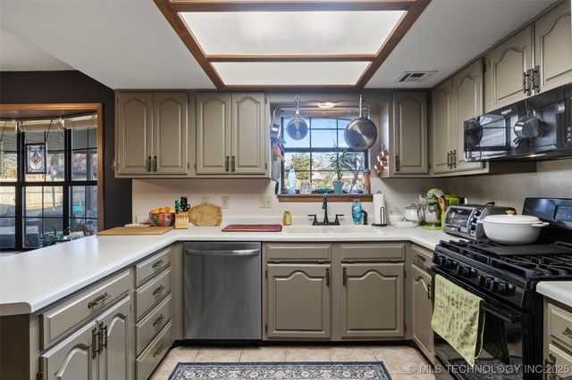 9706 N 112th Avenue E, Owasso, OK 74055