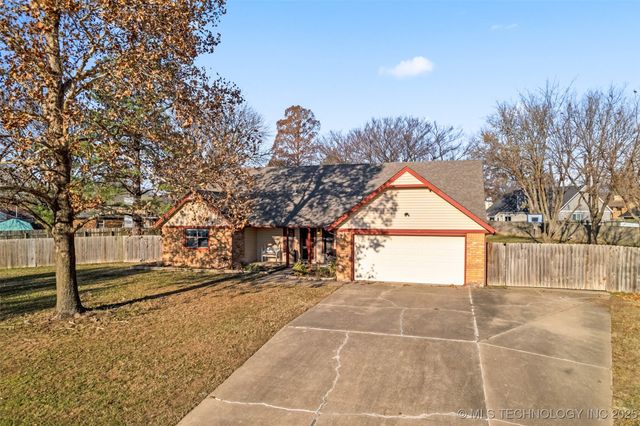 9706 N 112th Avenue E, Owasso, OK 74055