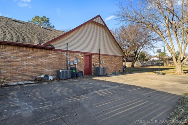 9706 N 112th Avenue E, Owasso, OK 74055