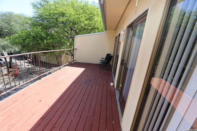 8642 Fredericksburg Rd Apt 406, San Antonio, TX 78240