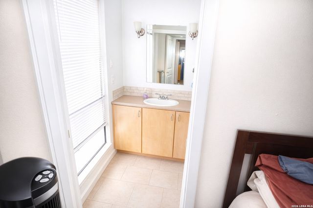 8642 Fredericksburg Rd Apt 406, San Antonio, TX 78240