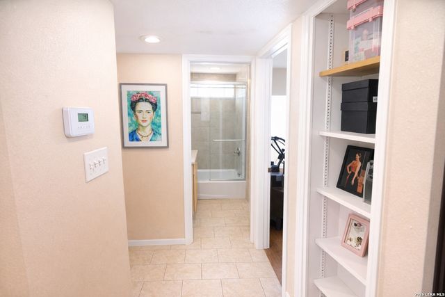 8642 Fredericksburg Rd Apt 406, San Antonio, TX 78240