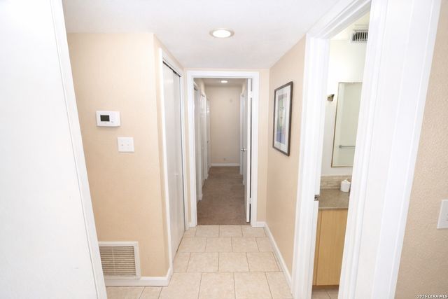 8642 Fredericksburg Rd Apt 406, San Antonio, TX 78240