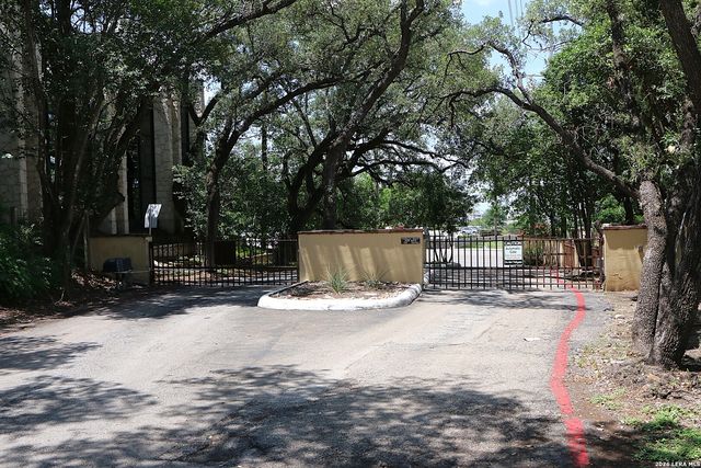 8642 Fredericksburg Rd Apt 406, San Antonio, TX 78240