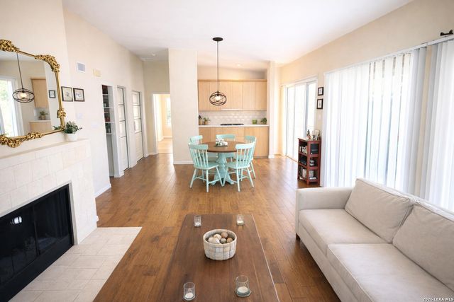 8642 Fredericksburg Rd Apt 406, San Antonio, TX 78240