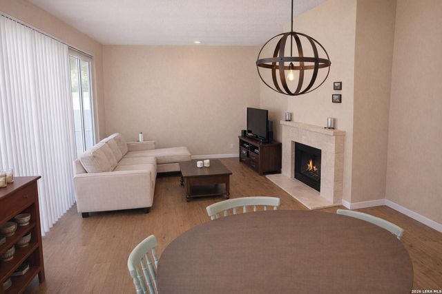 8642 Fredericksburg Rd Apt 406, San Antonio, TX 78240