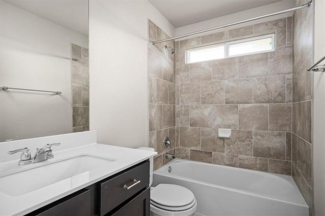 215 Friendship Oak DR, San Marcos, TX 78666