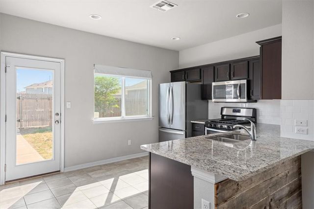 215 Friendship Oak DR, San Marcos, TX 78666