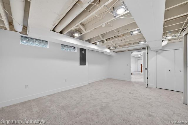 372 W Brown Street, Birmingham, MI 48009