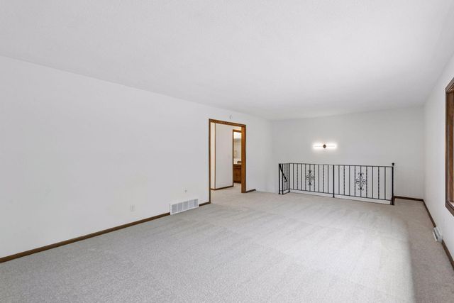 2460 Kewanee Way, Golden Valley, MN 55422