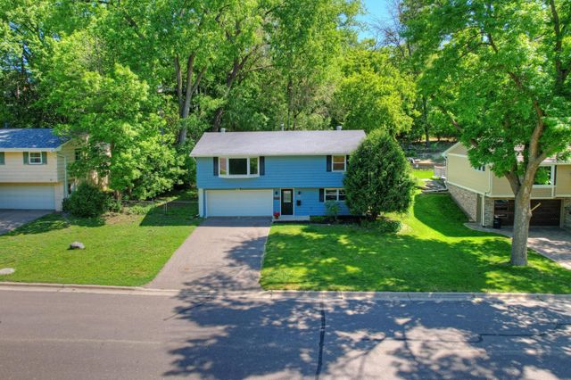 2460 Kewanee Way, Golden Valley, MN 55422