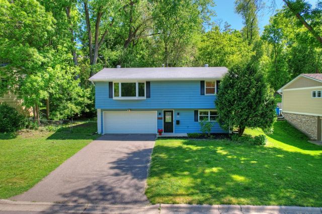 2460 Kewanee Way, Golden Valley, MN 55422