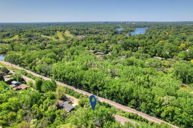 2460 Kewanee Way, Golden Valley, MN 55422