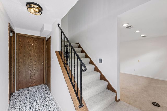 2460 Kewanee Way, Golden Valley, MN 55422