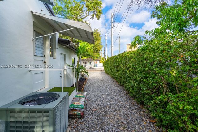 21 SW 59th Ave, Miami, FL 33144