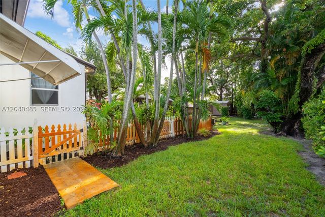 21 SW 59th Ave, Miami, FL 33144