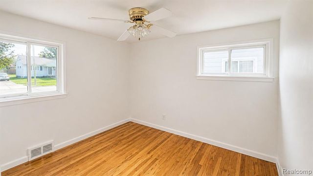 29455 Rosslyn Avenue, Garden City, MI 48135