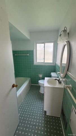 29455 Rosslyn Avenue, Garden City, MI 48135