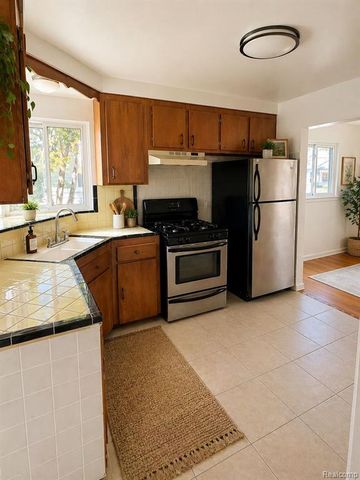 29455 Rosslyn Avenue, Garden City, MI 48135