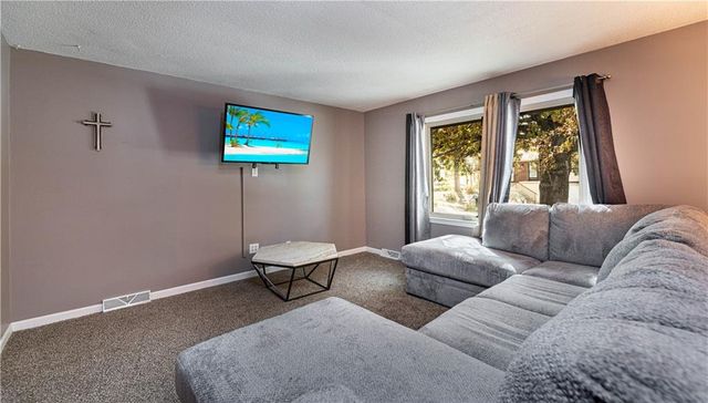 16600 E 29th Terrace S, Independence, MO 64055