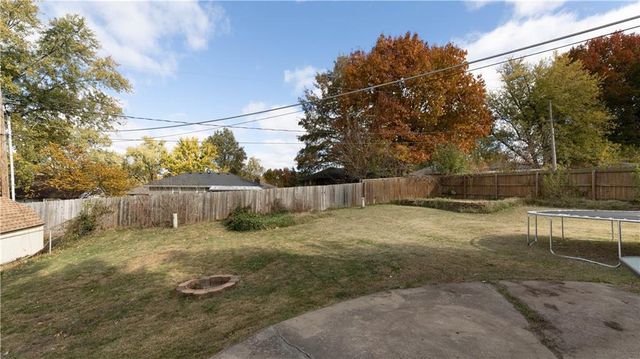 16600 E 29th Terrace S, Independence, MO 64055