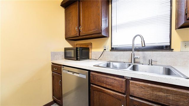 16600 E 29th Terrace S, Independence, MO 64055