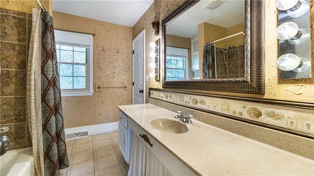 16600 E 29th Terrace S, Independence, MO 64055