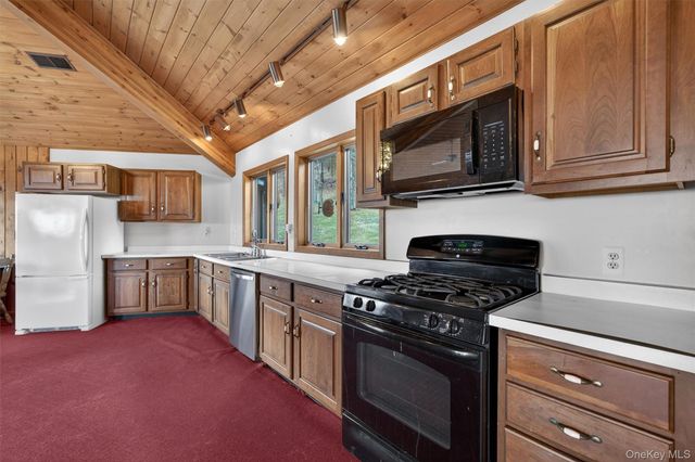 963 Mountain Road, Port Jervis, NY 12771