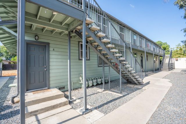 2567 S Rowell Avenue, Fresno, CA 93725
