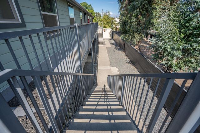 2567 S Rowell Avenue, Fresno, CA 93725