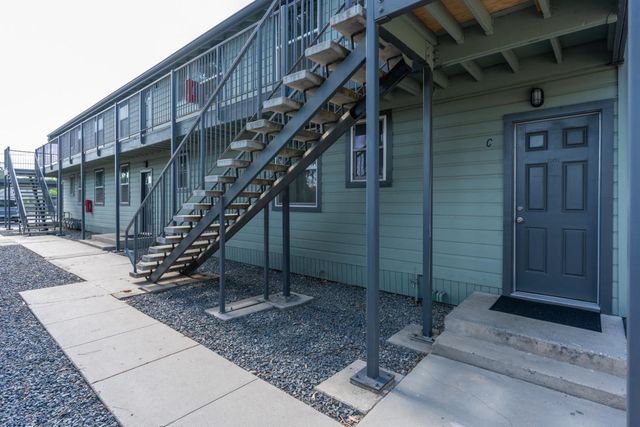 2567 S Rowell Avenue, Fresno, CA 93725