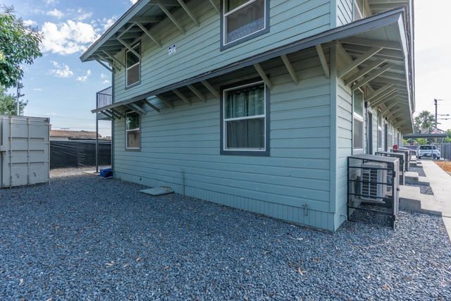 2567 S Rowell Avenue, Fresno, CA 93725