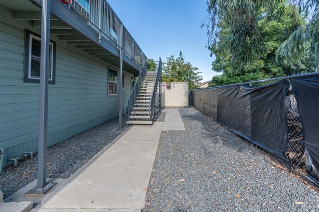 2567 S Rowell Avenue, Fresno, CA 93725