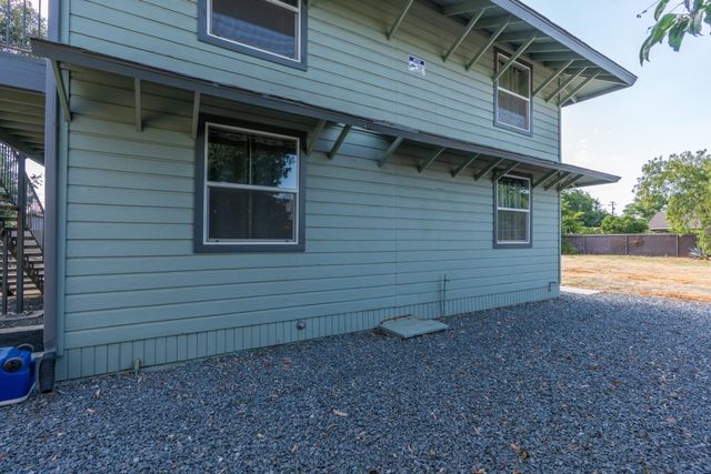 2567 S Rowell Avenue, Fresno, CA 93725