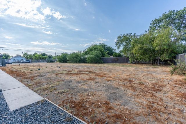2567 S Rowell Avenue, Fresno, CA 93725