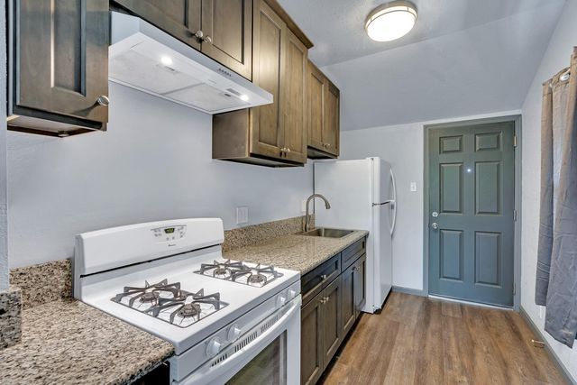 2567 S Rowell Avenue, Fresno, CA 93725