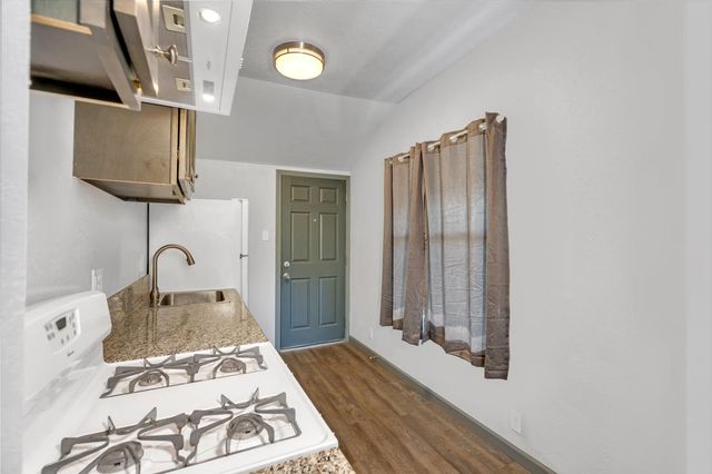 2567 S Rowell Avenue, Fresno, CA 93725