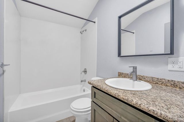 2567 S Rowell Avenue, Fresno, CA 93725