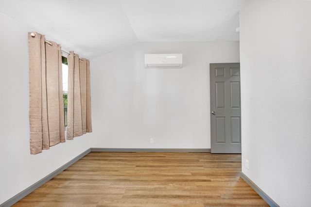 2567 S Rowell Avenue, Fresno, CA 93725