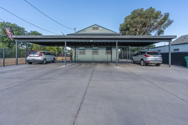 2567 S Rowell Avenue, Fresno, CA 93725